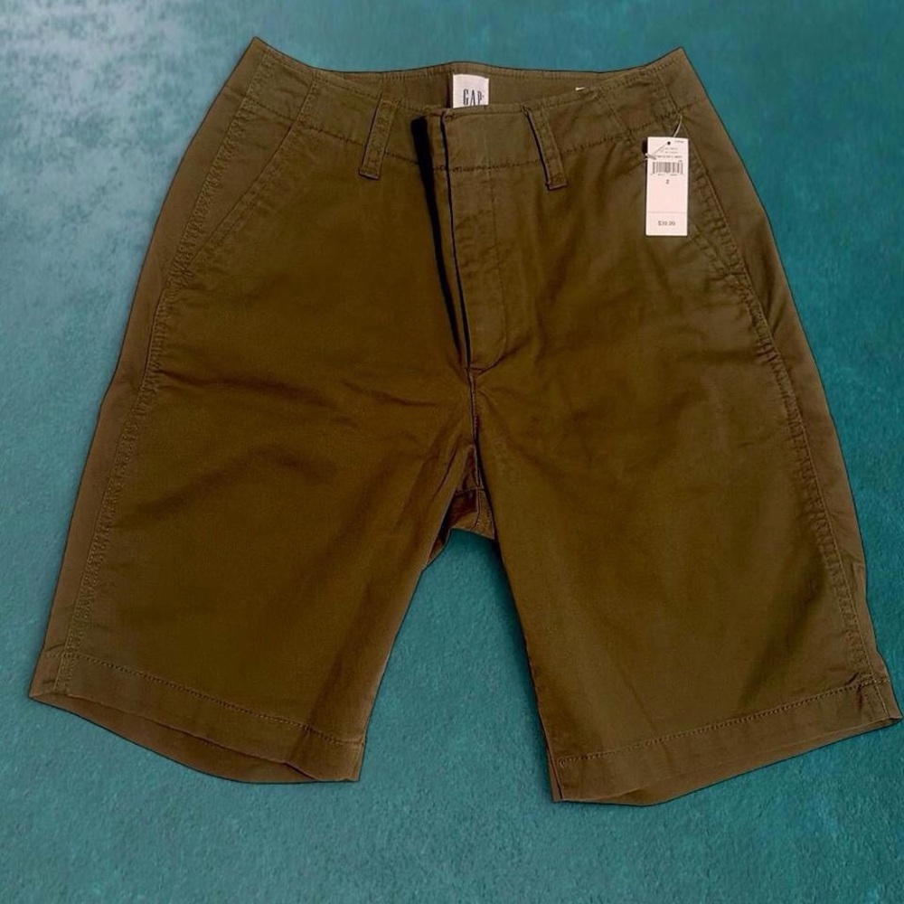 GAP Women's Downtown Bermuda Shorts Olive Green